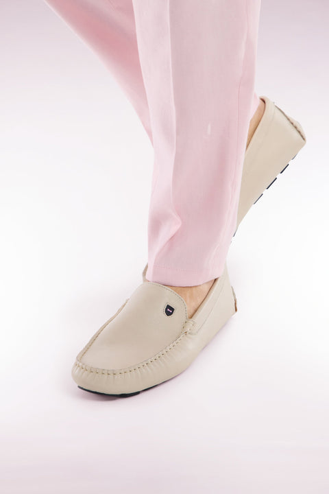 Mocassins en croûte de cuir beiges - Image 2