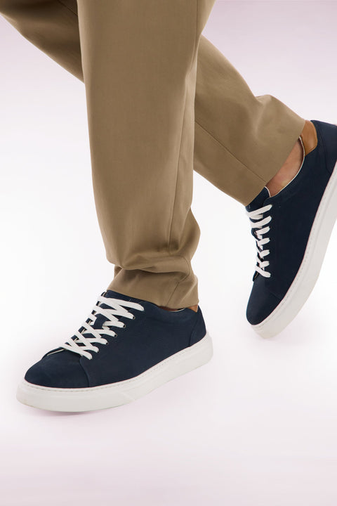 Baskets basses en cuir marine - Image 2