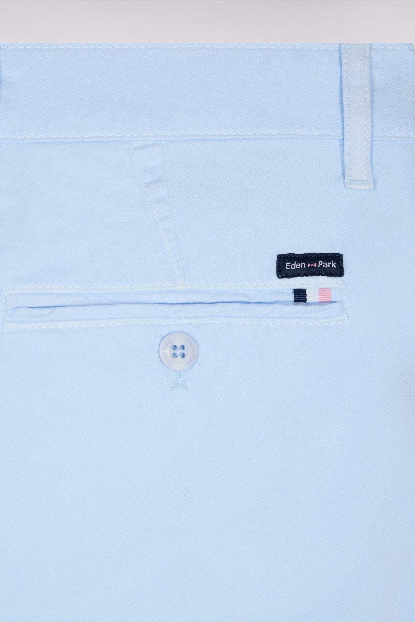 Pantalon chino regular en coton stretch ciel