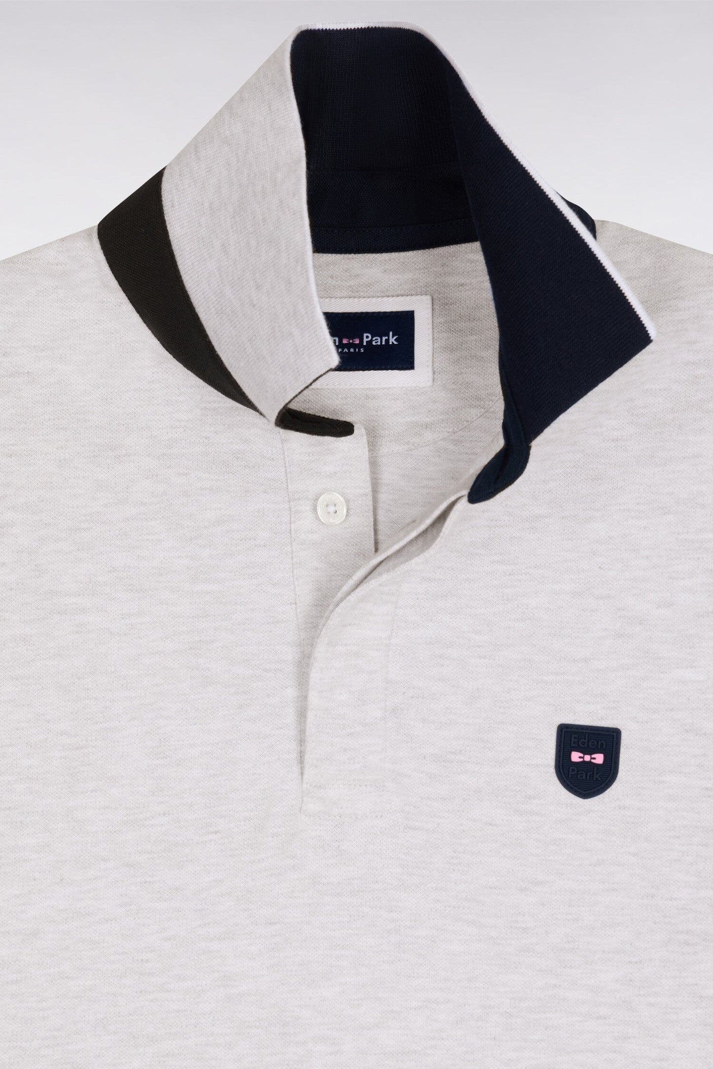 Polo manches courtes en coton gris clair et découpes marine coupe slim