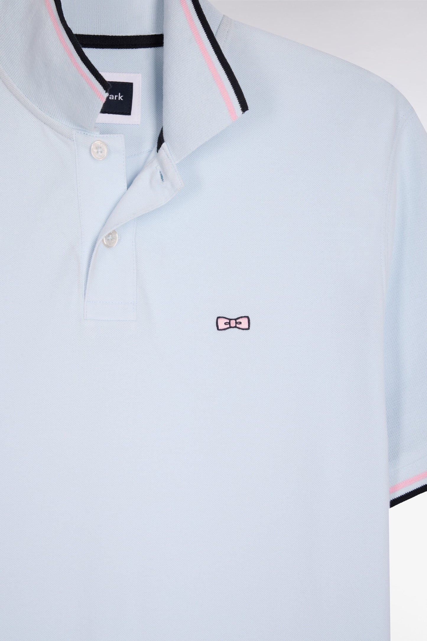 Polo manches courtes en coton ciel détails rayés coupe regular