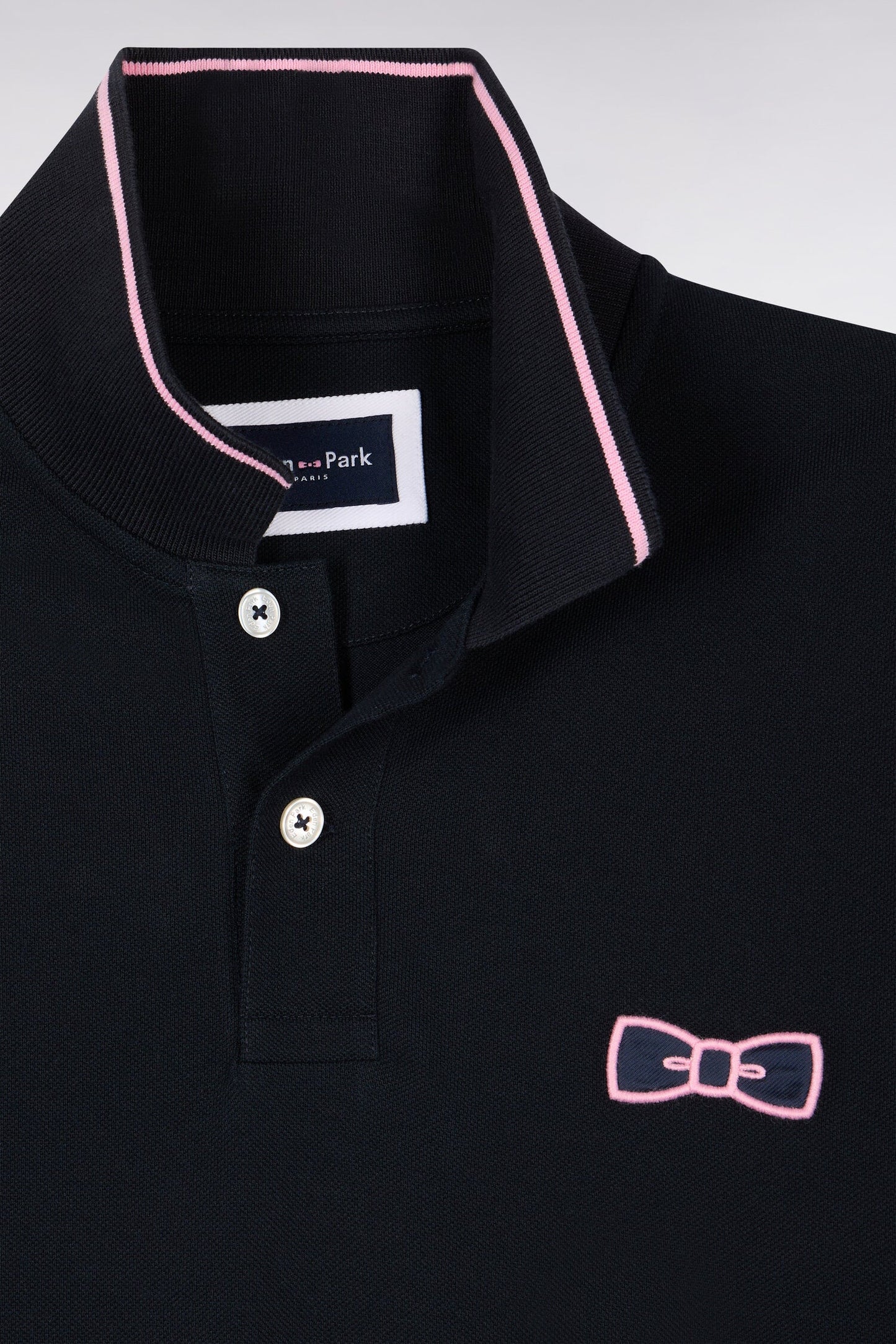 Polo à manches courtes en coton marine à broderie patchée coupe regular