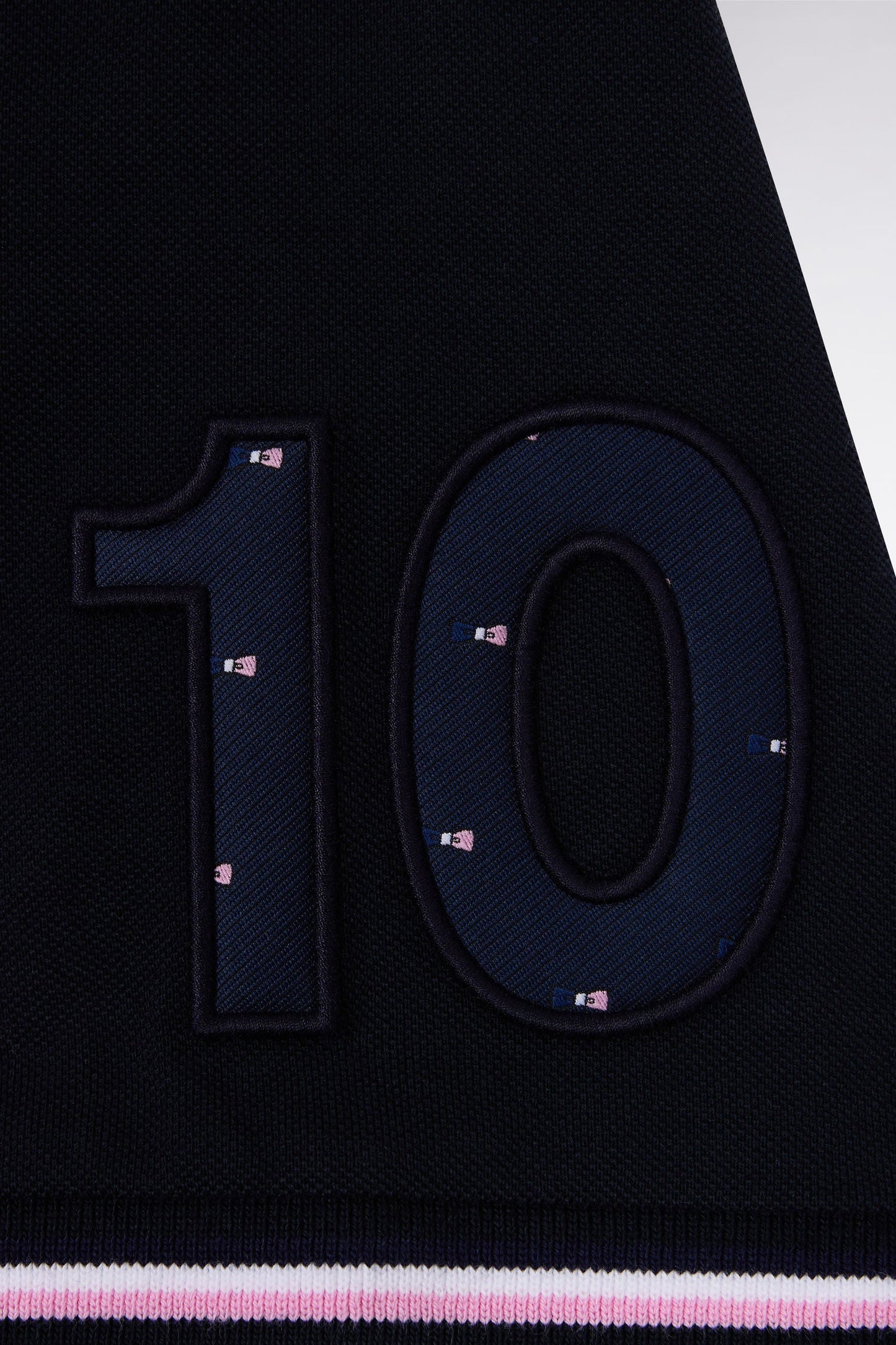 Polo manches courtes rose et marine finitions tricolores coupe droite