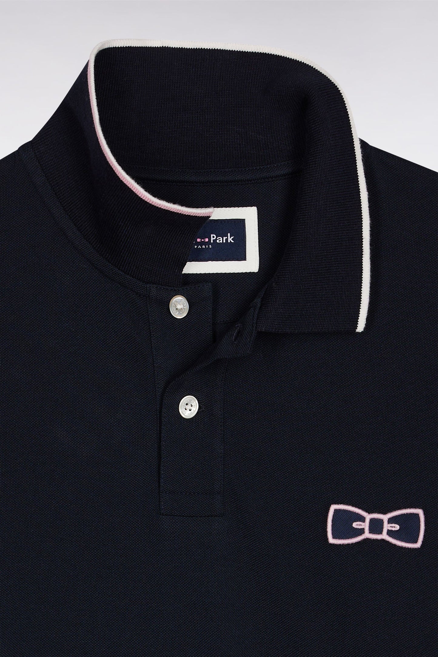 Polo à manches longues bicolore marine et rose à nœud papillon