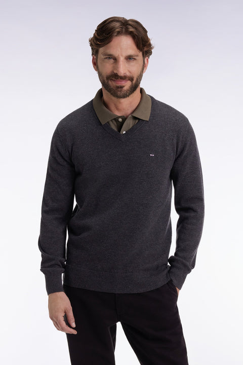 Pull col V en laine et coton gris foncé - Image 1
