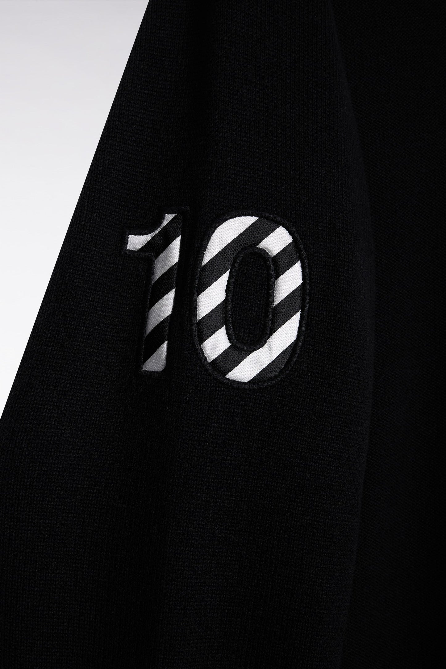 Pull col maillot en coton noir broderie 10