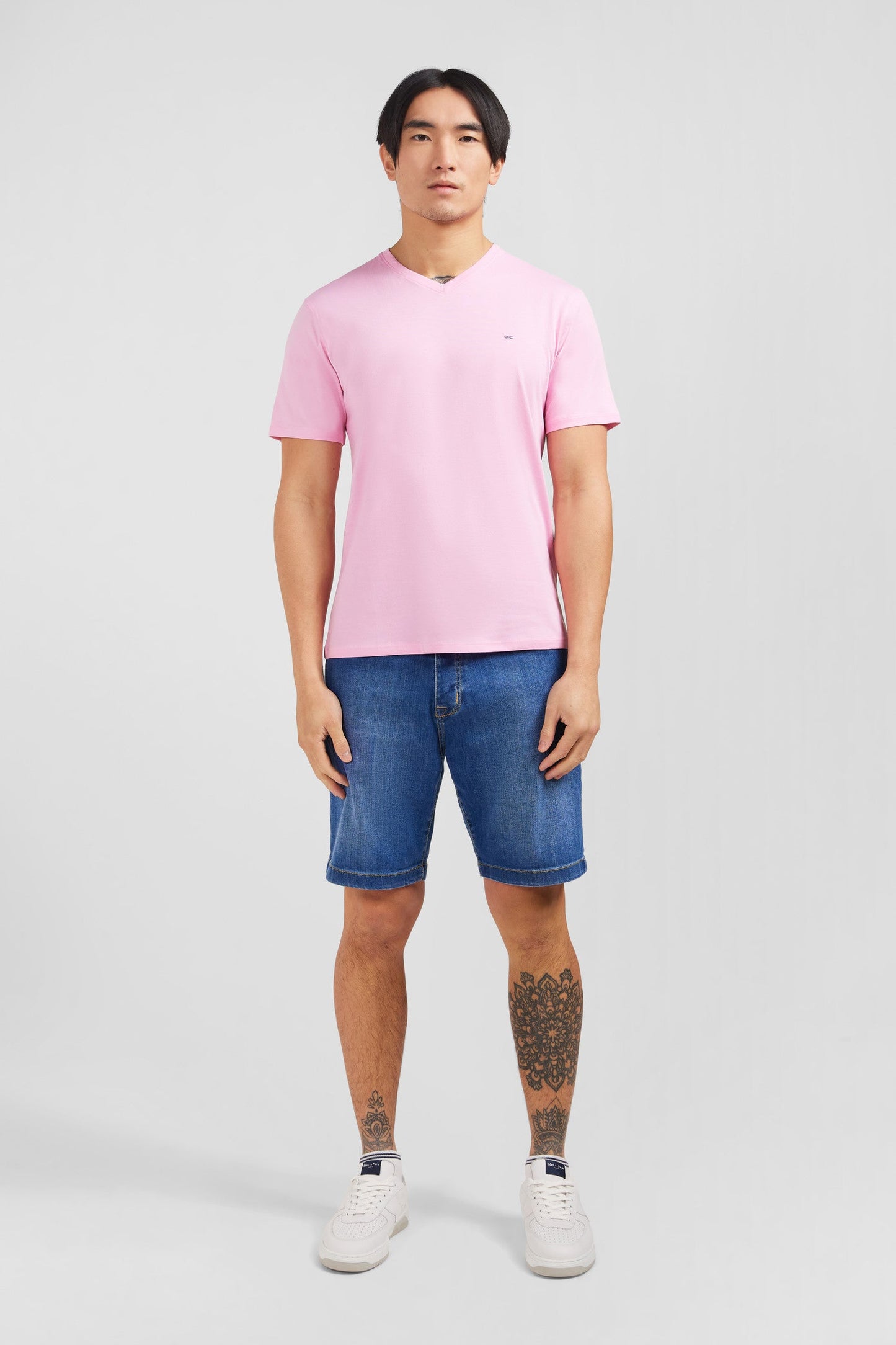 T-shirt rose col V à manches courtes