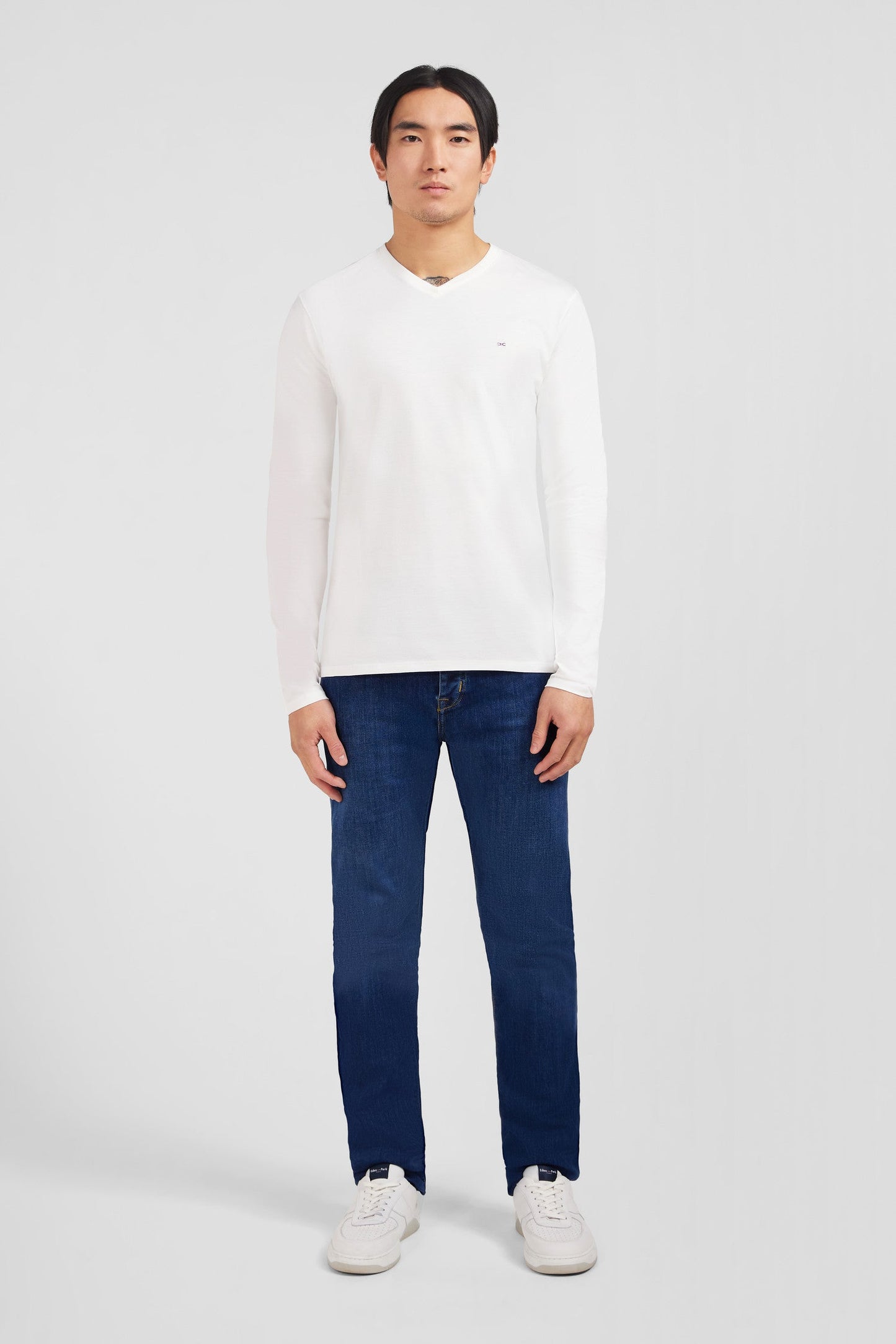 T-shirt blanc col V à manches longues