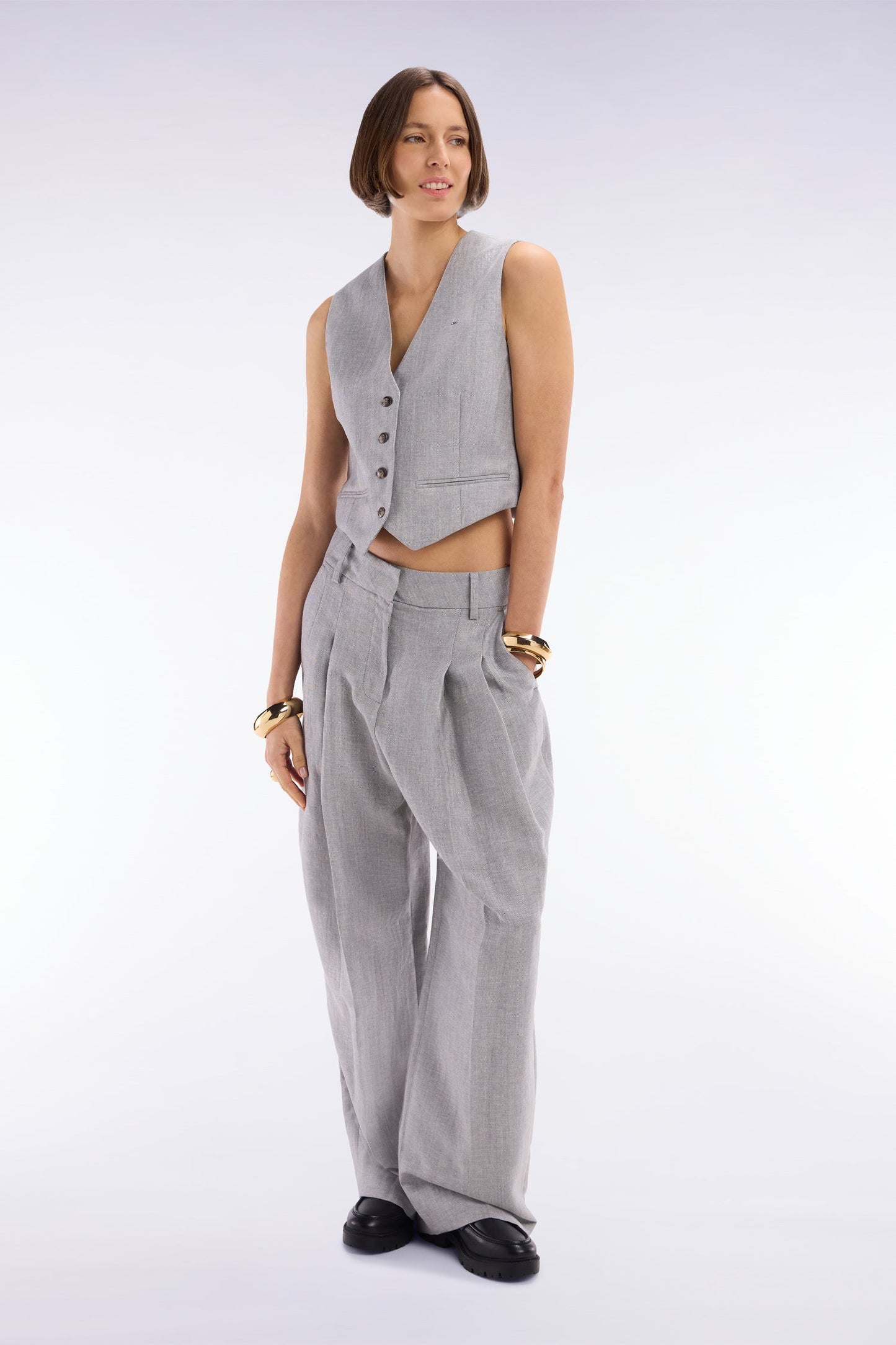 Pantalon chevron à plis en laine et lin gris