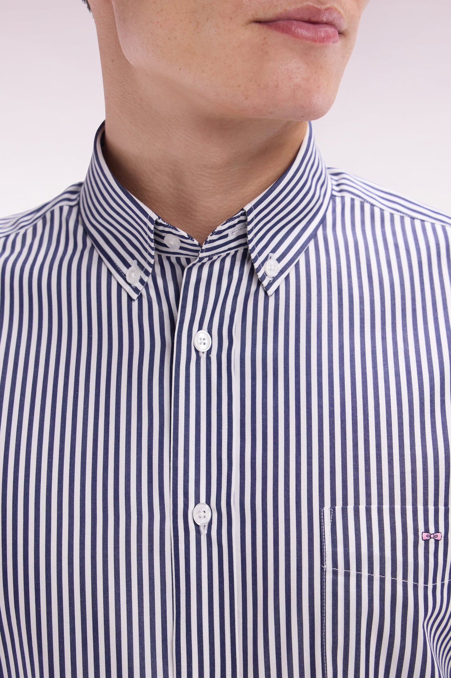 Chemise à manches courtes en coton rayé bleu foncé coupe droite
