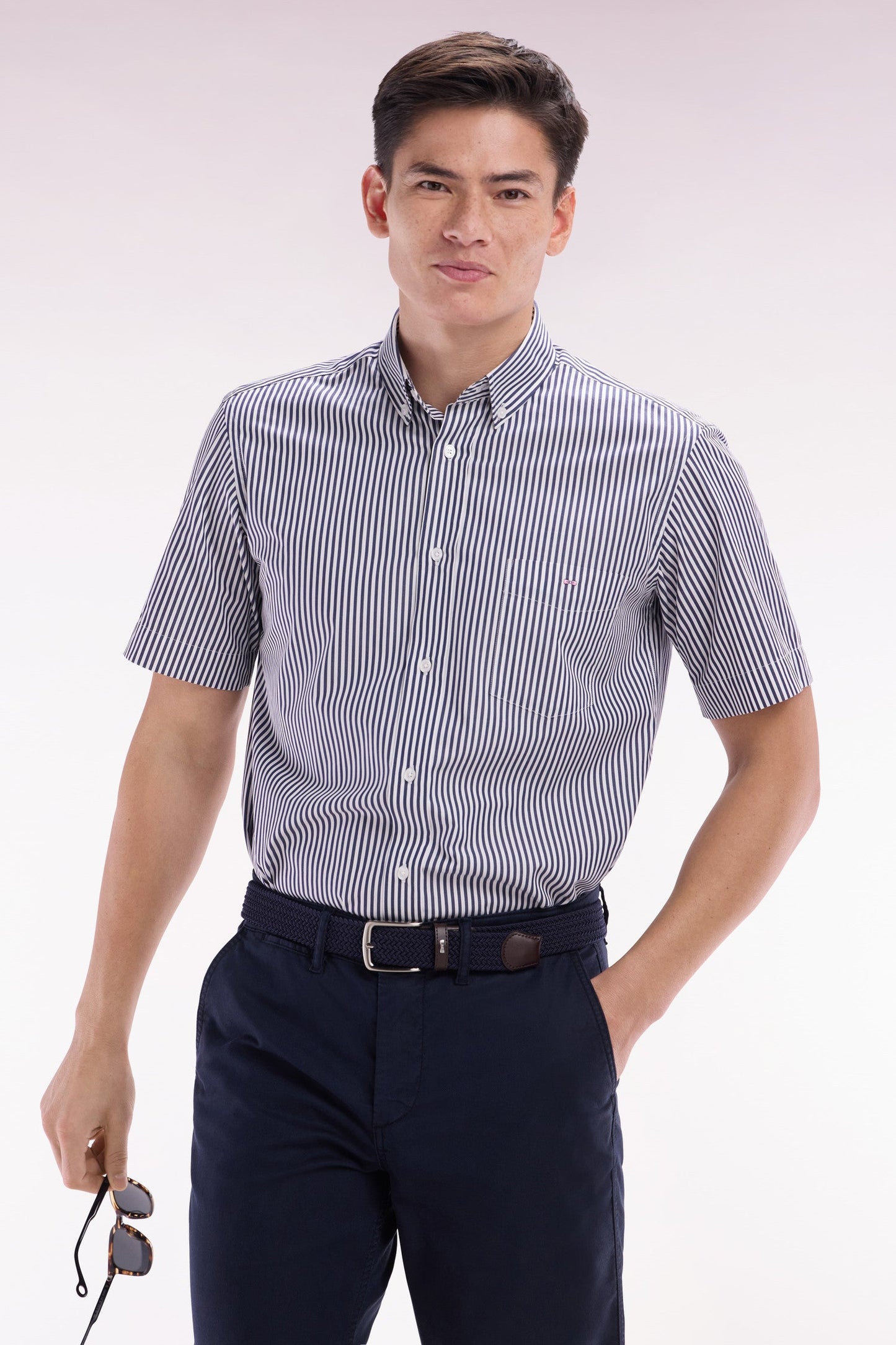 Chemise à manches courtes en coton rayé bleu foncé coupe droite