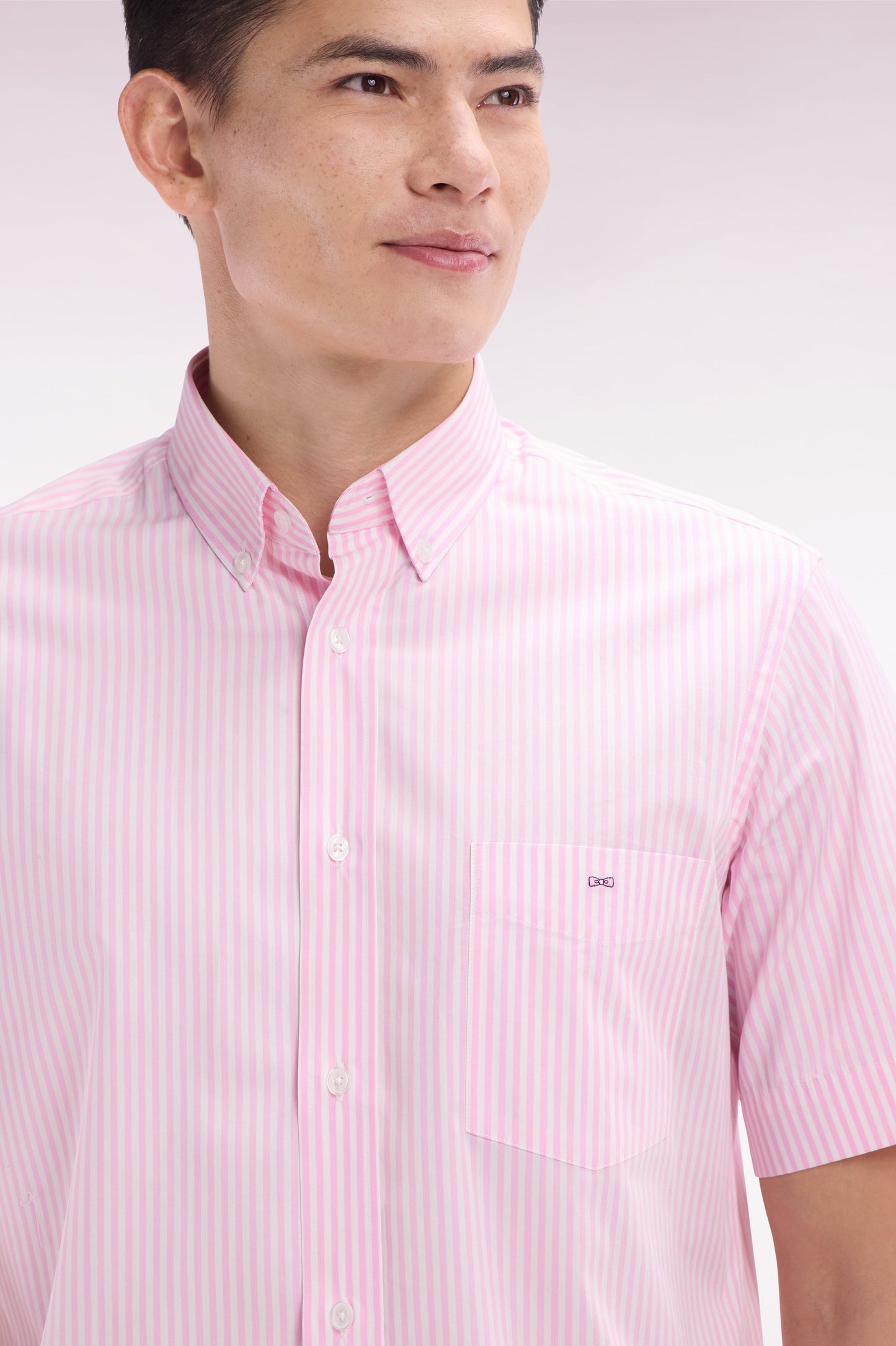 Chemise à manches courtes en coton rayé rose coupe droite
