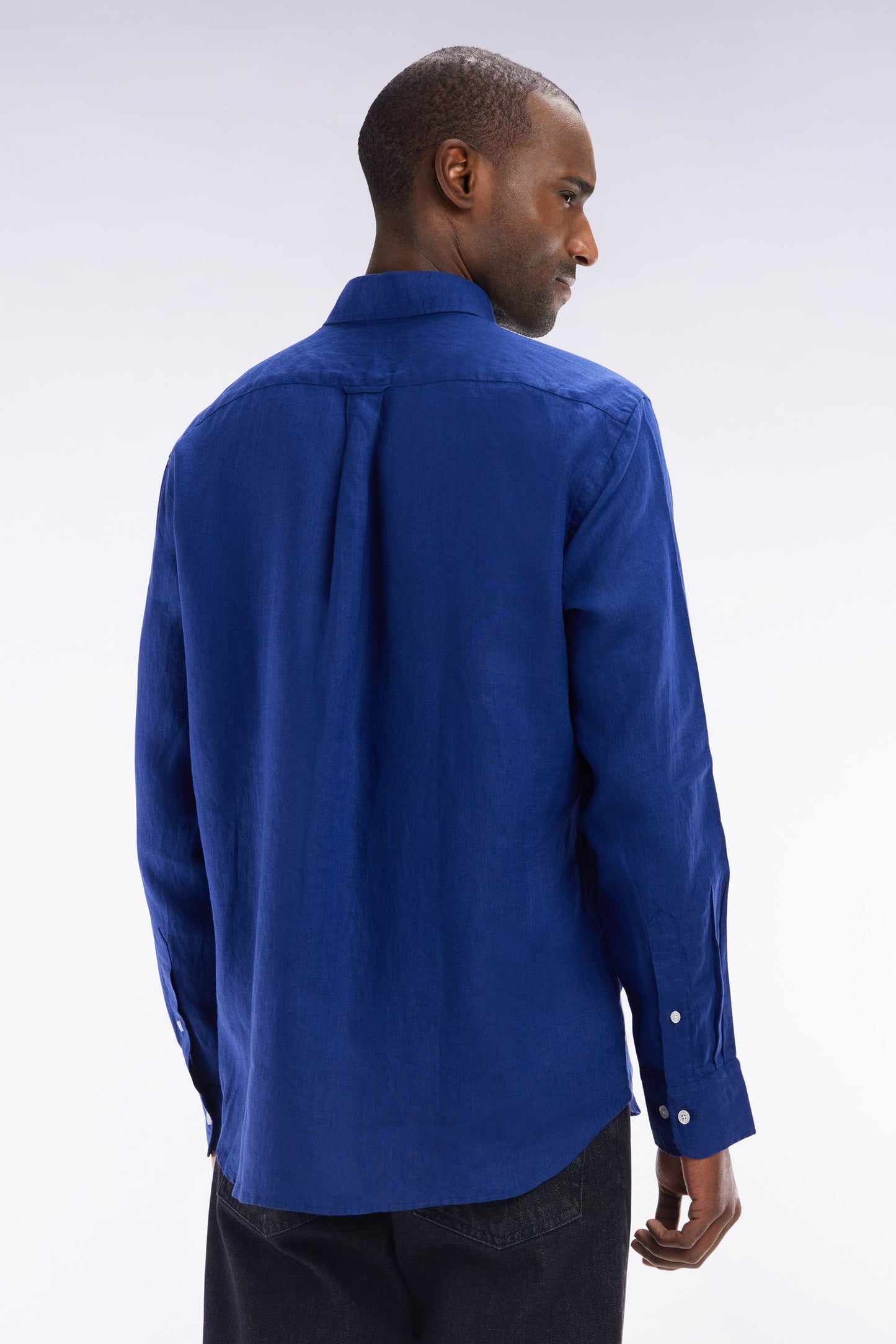 Chemise en lin bleu foncé unie coupe droite