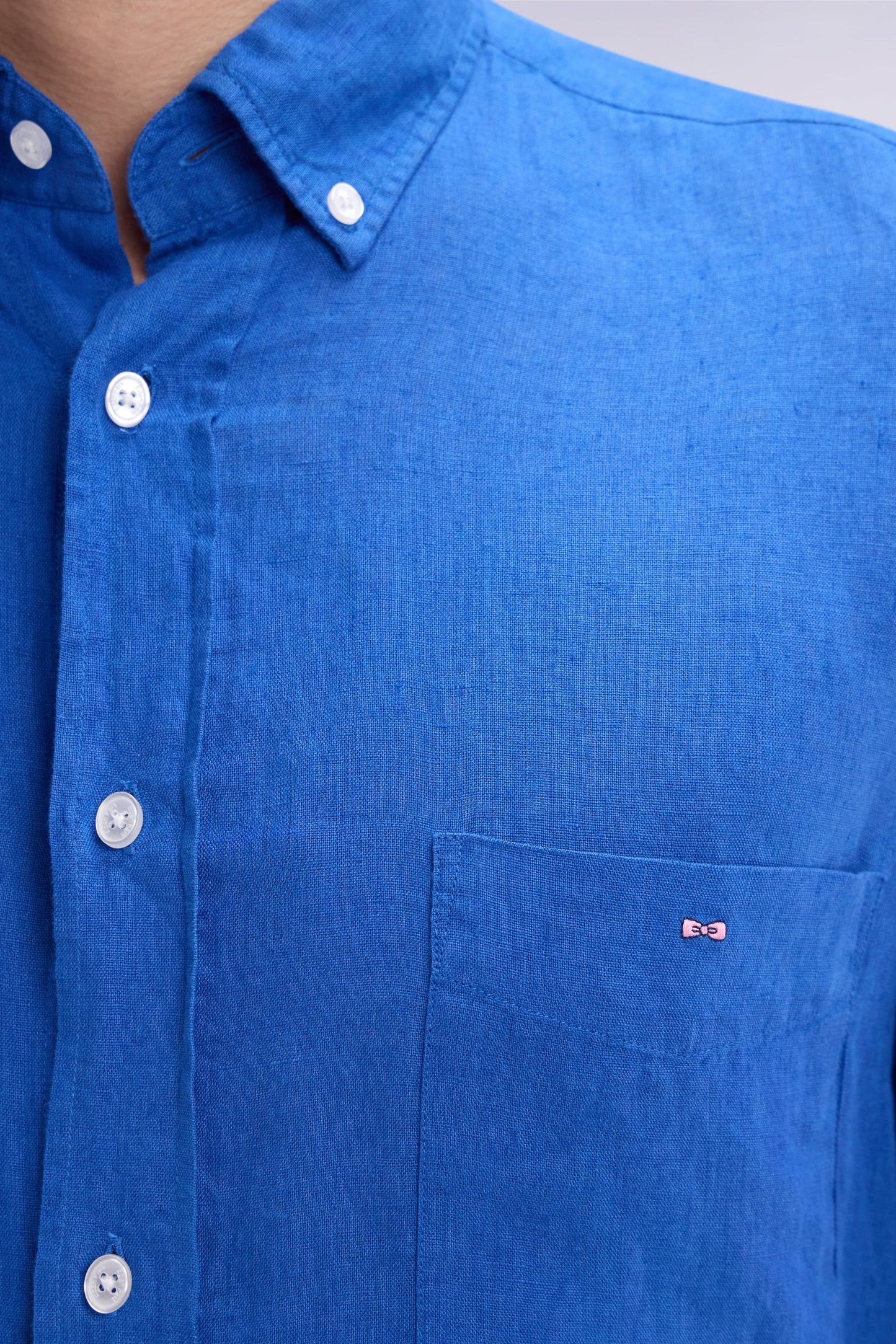 Chemise en lin bleu unie coupe droite