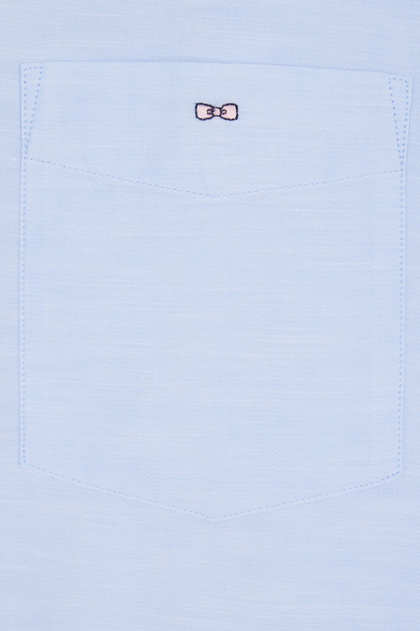 Chemise unie à poche plaquée en coton ciel