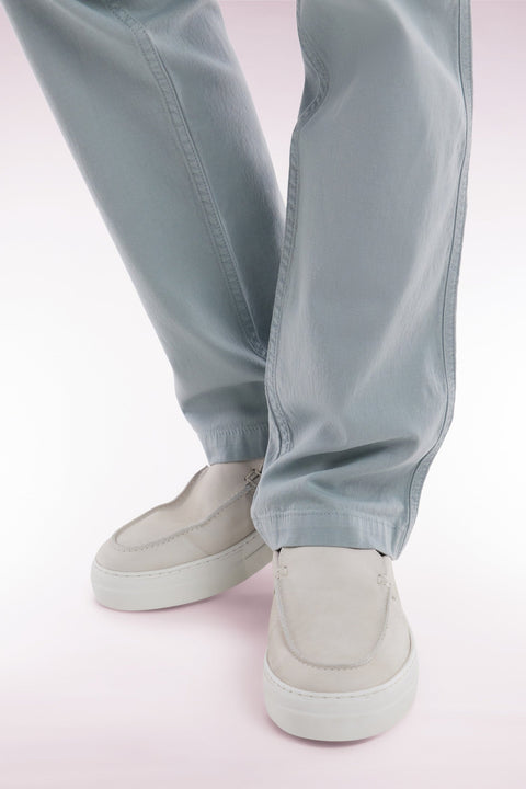 Mocassins à semelles sneakers en cuir suédé écrus - Image 2