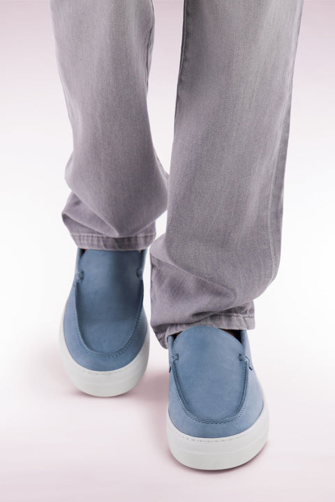 Mocassins à semelles sneakers en cuir suédé gris - Image 2