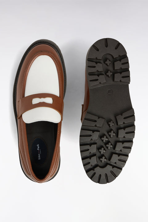 Mocassins bicolores en cuir marron et blancs - Image 3