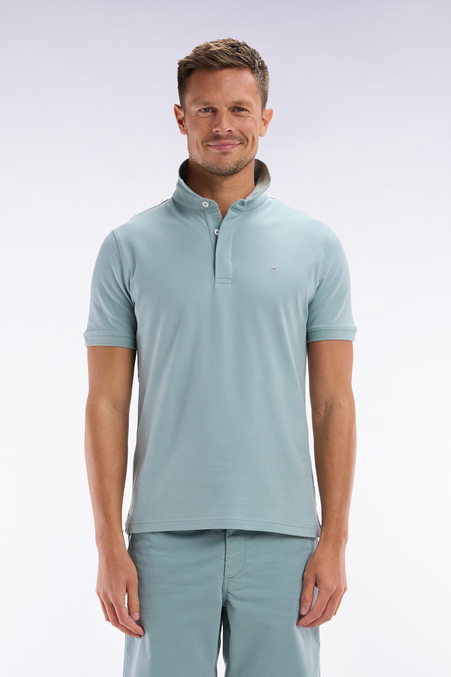 Polo à manches courtes en coton stretch gris moyen coupe ajustée