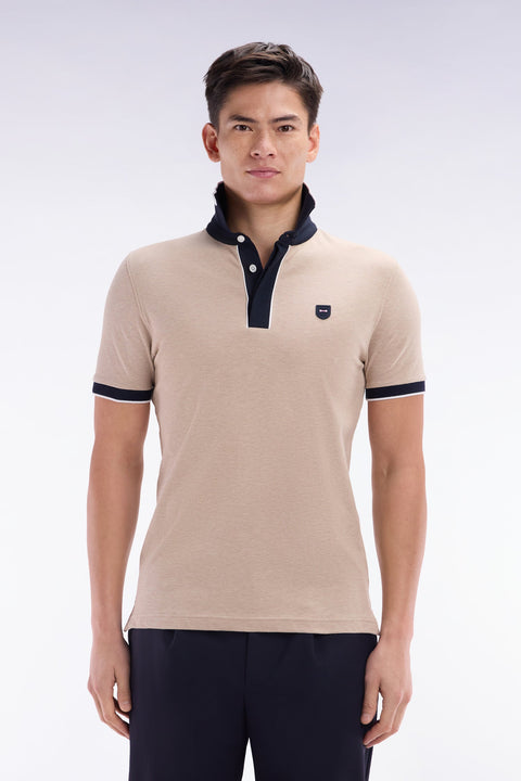 Polo uni à manches courtes en coton stretch beige passepoil contrasté coupe ajustée - Image 1