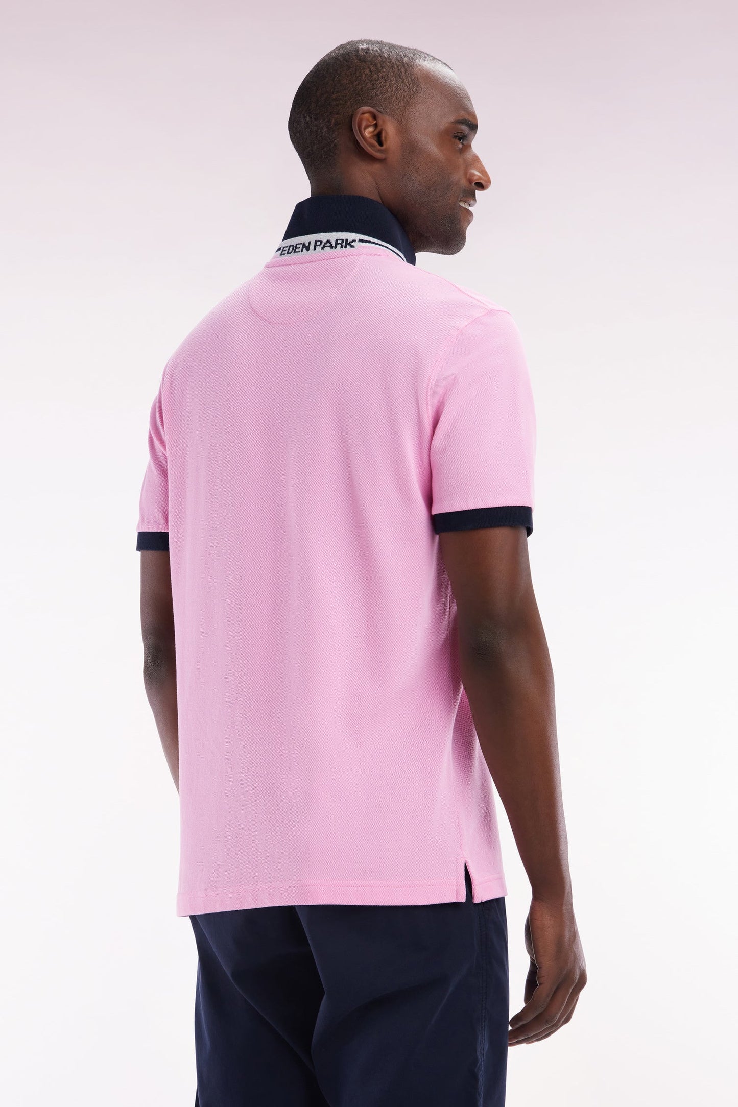 Polo à manches courtes en piqué coton rose broderie tricolore coupe droite