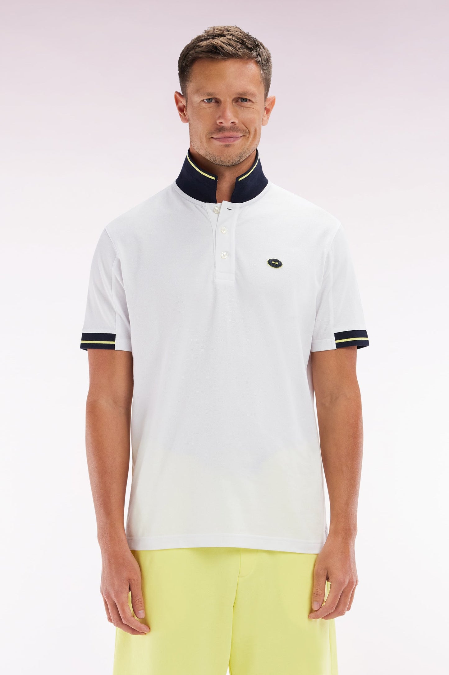 Polo à manches courtes en coton jaune détails colorés coupe décontractée