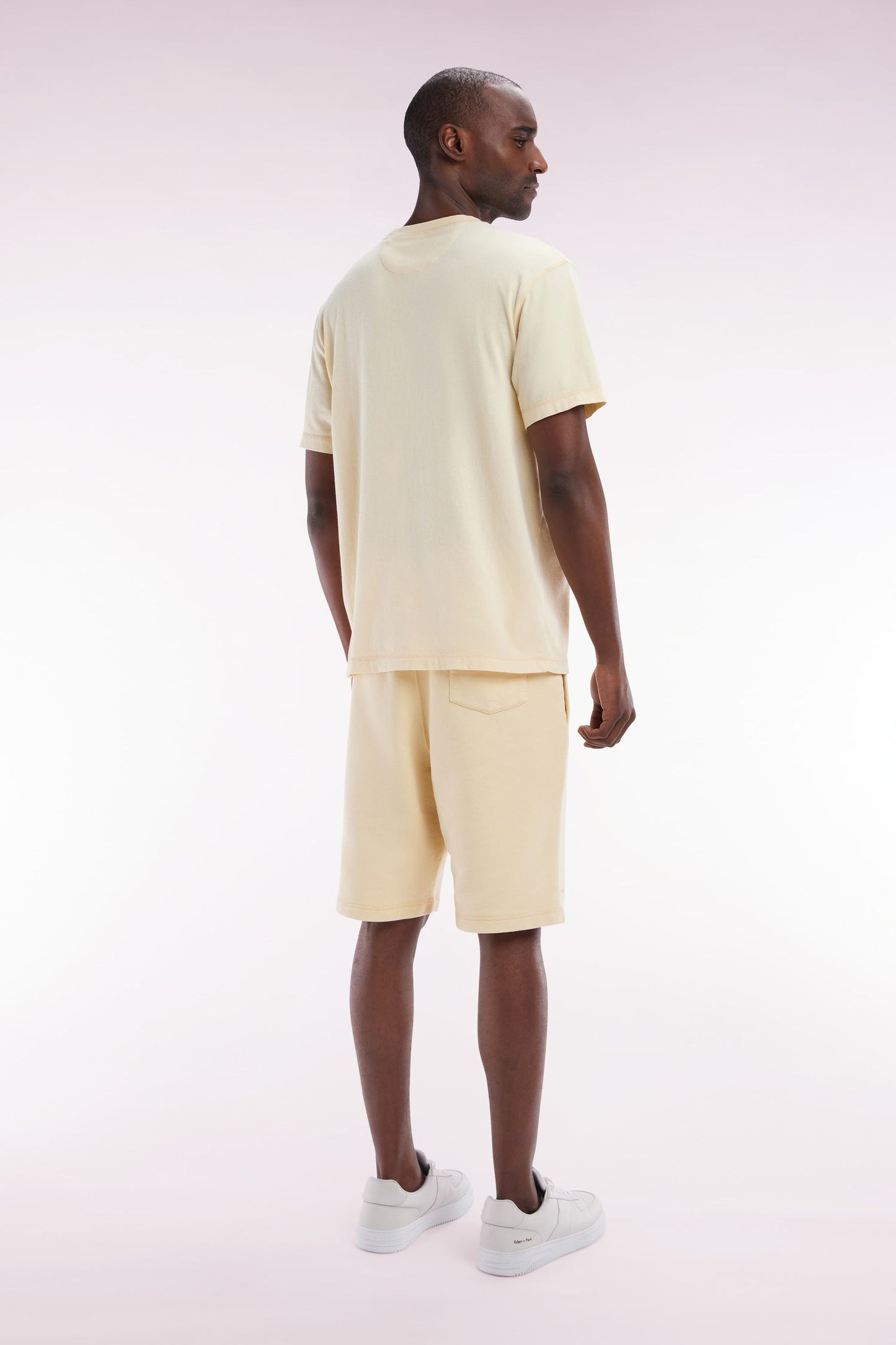 Short en molleton coton ocre coupe décontractée