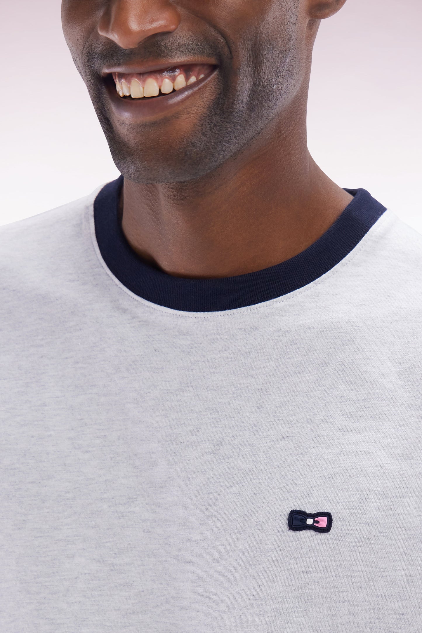 T-shirt en coton gris broderie dos coupe droite