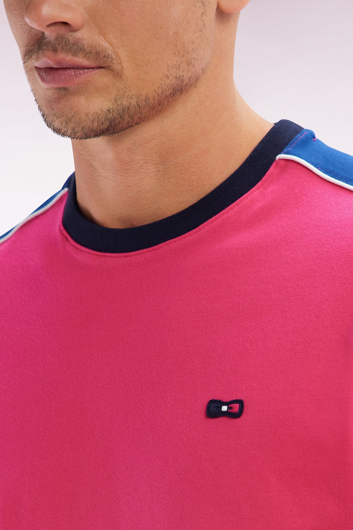 T-shirt en coton fuchsia broderie dos et découpes coupe droite