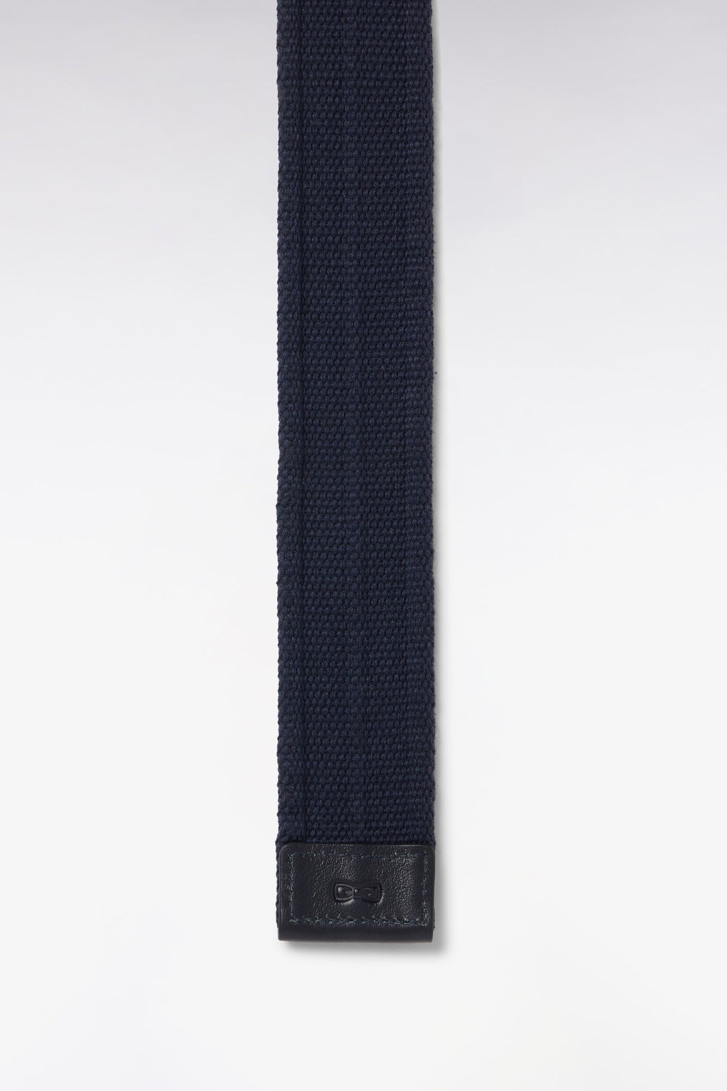 Ceinture en cuir et textile marine à boucle nœud papillon