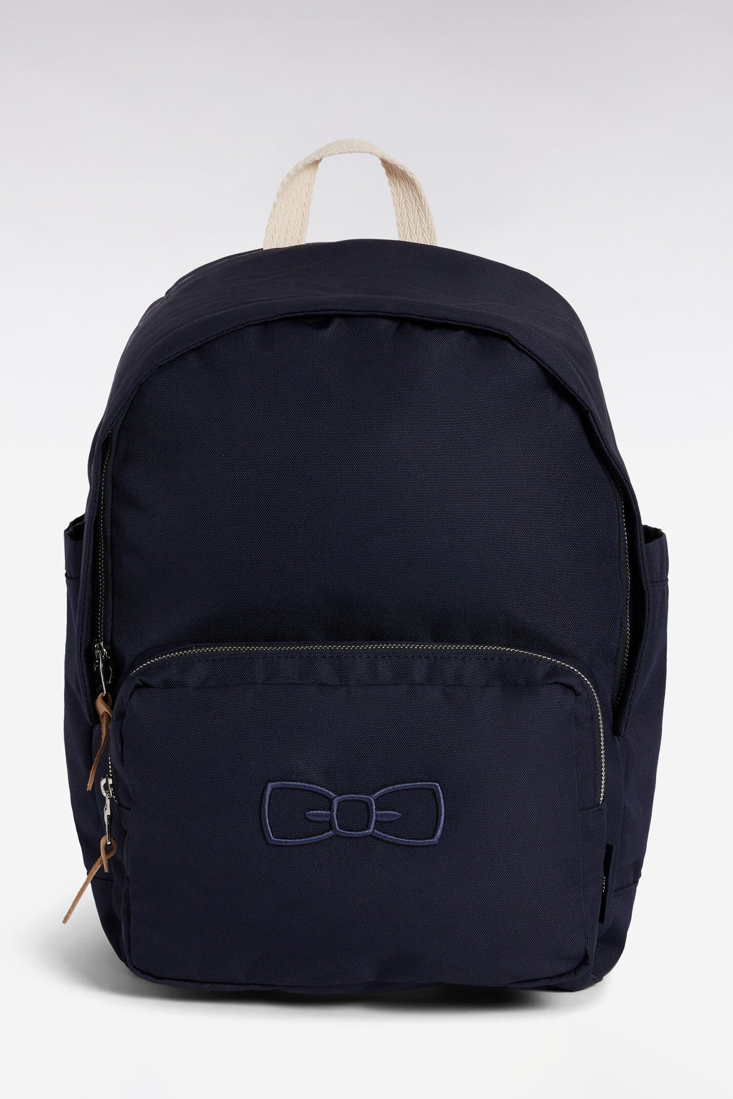 Sac à dos marine à détails de cordage