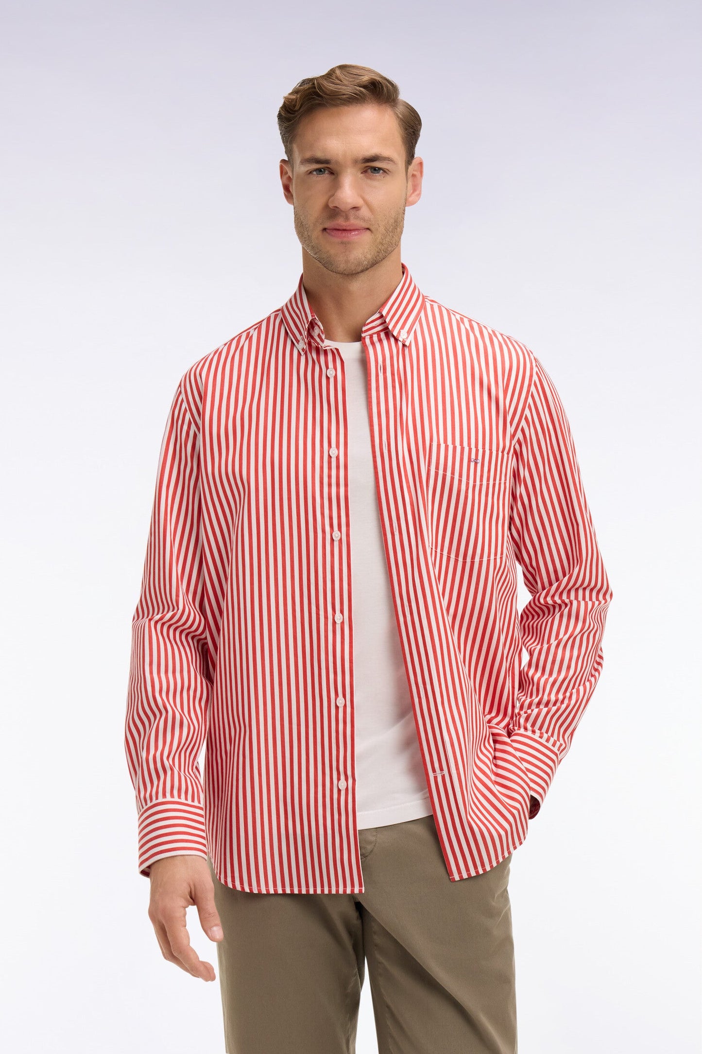 Chemise en coton rouge à rayures bâtons