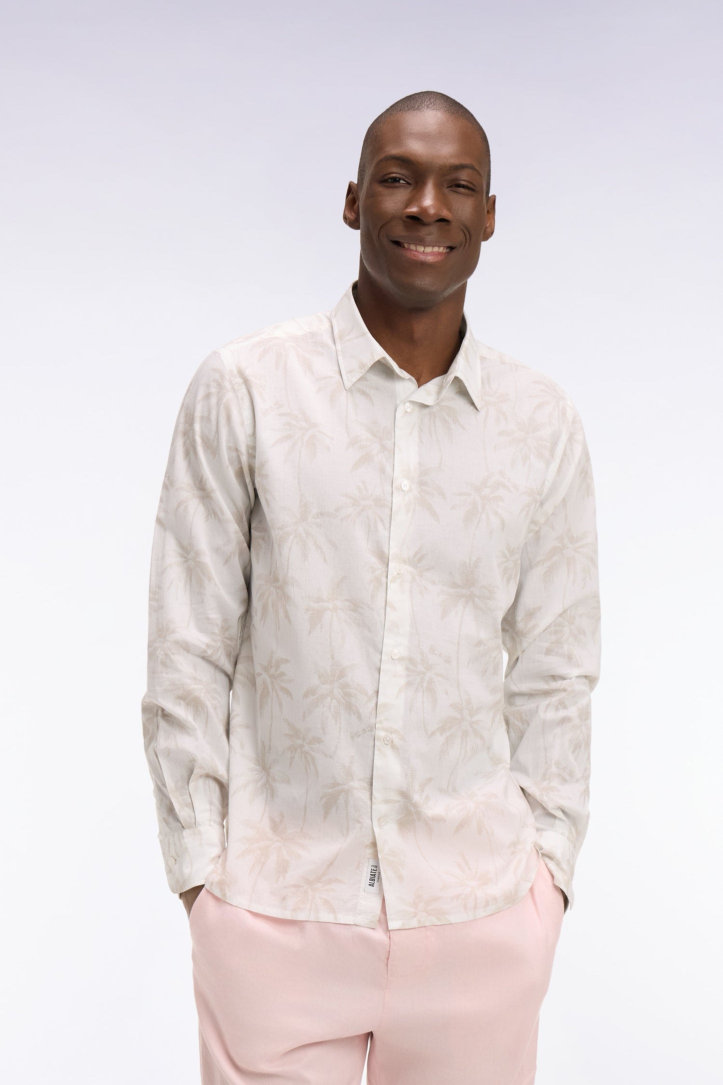 Chemise en coton blanche imprimé palmier beige coupe regular