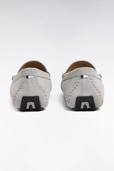 Mocassins en cuir suédé gris clair - Image 3