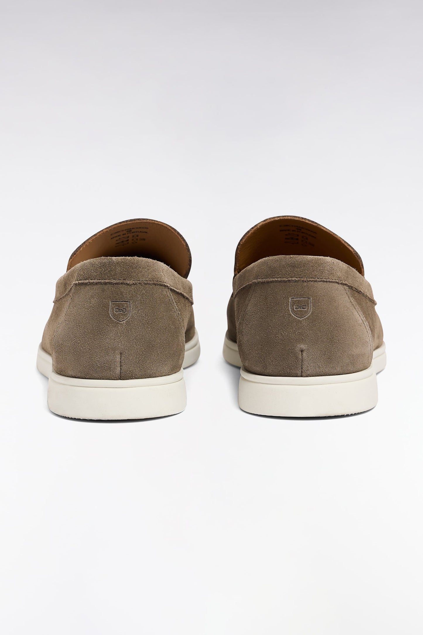 Chaussures bateau en cuir suédé gris