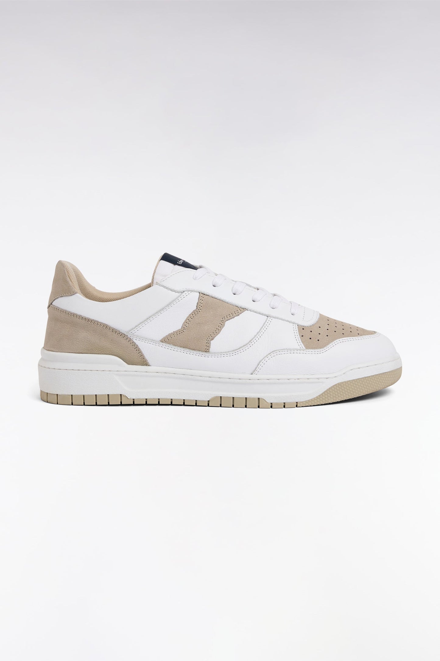 Sneakers bicolores en cuir lisse blanc et cuir suédé beige