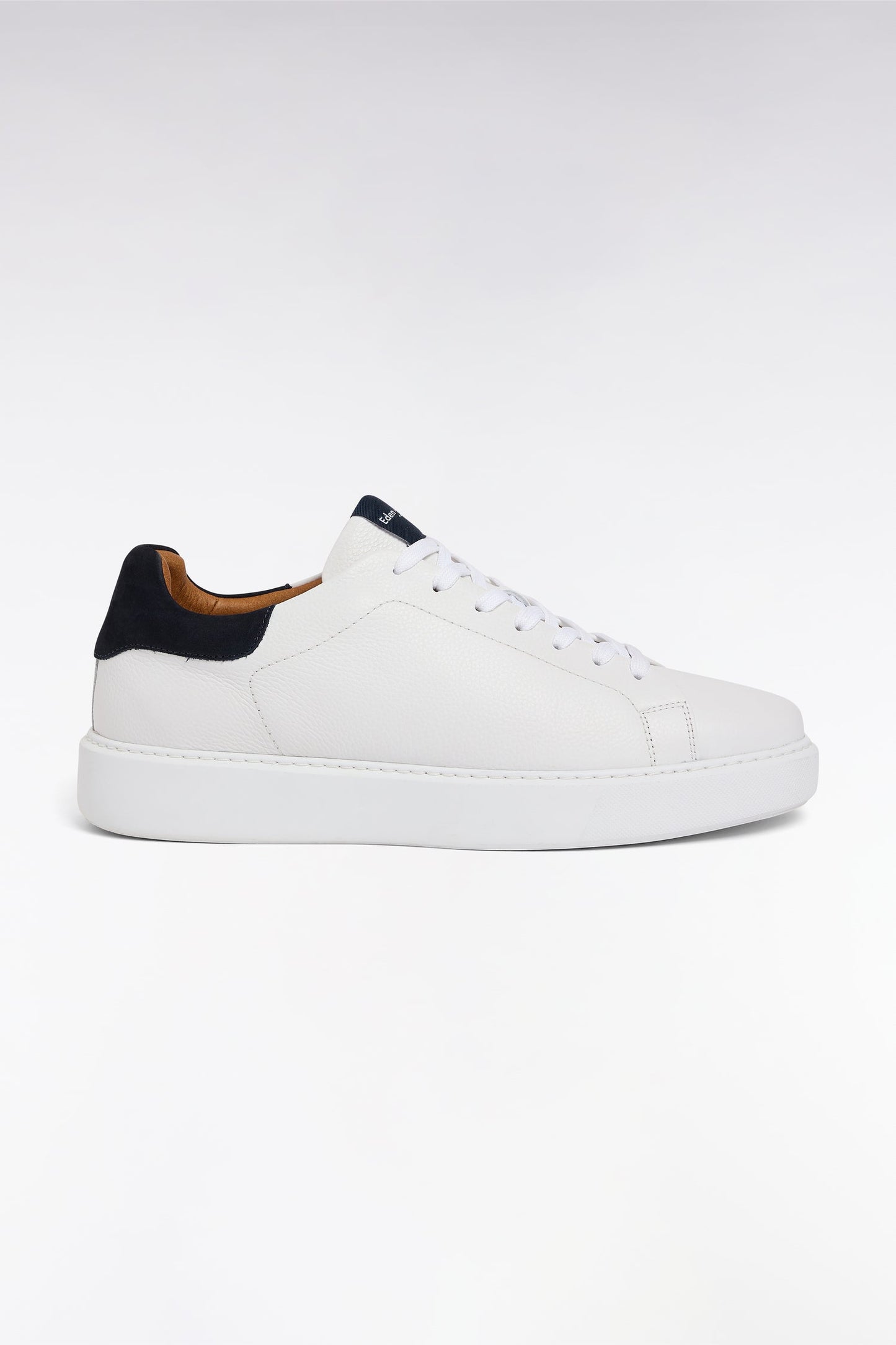Baskets en cuir grainé blanc