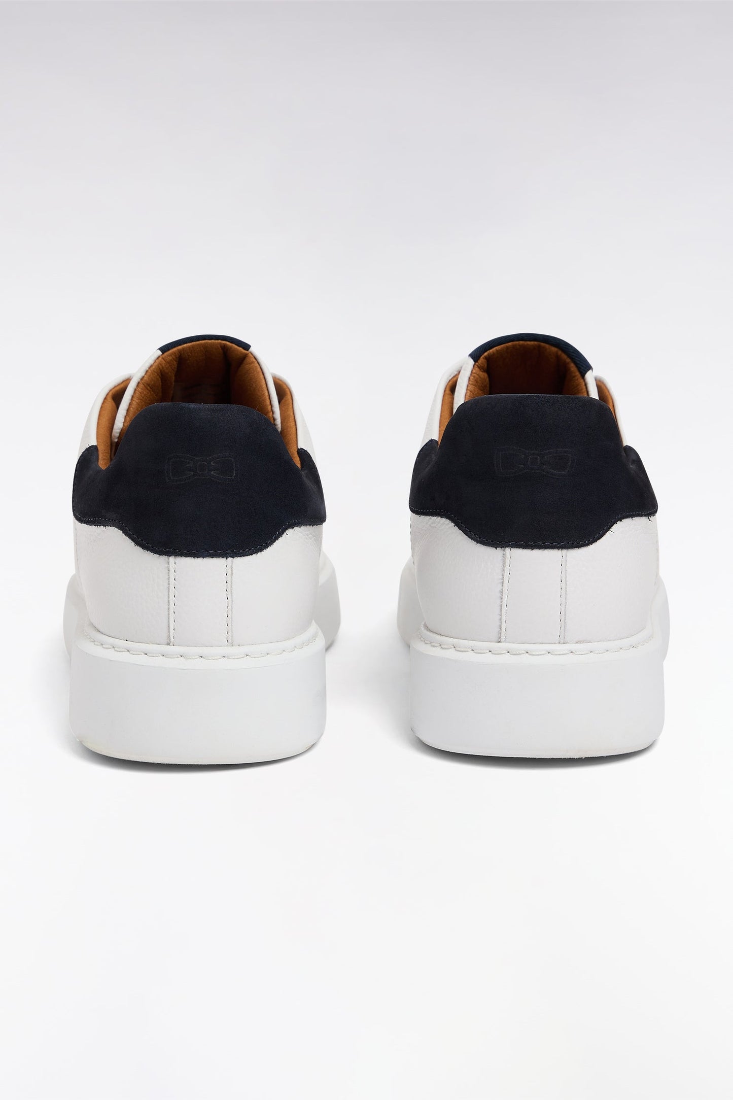 Baskets en cuir grainé blanc