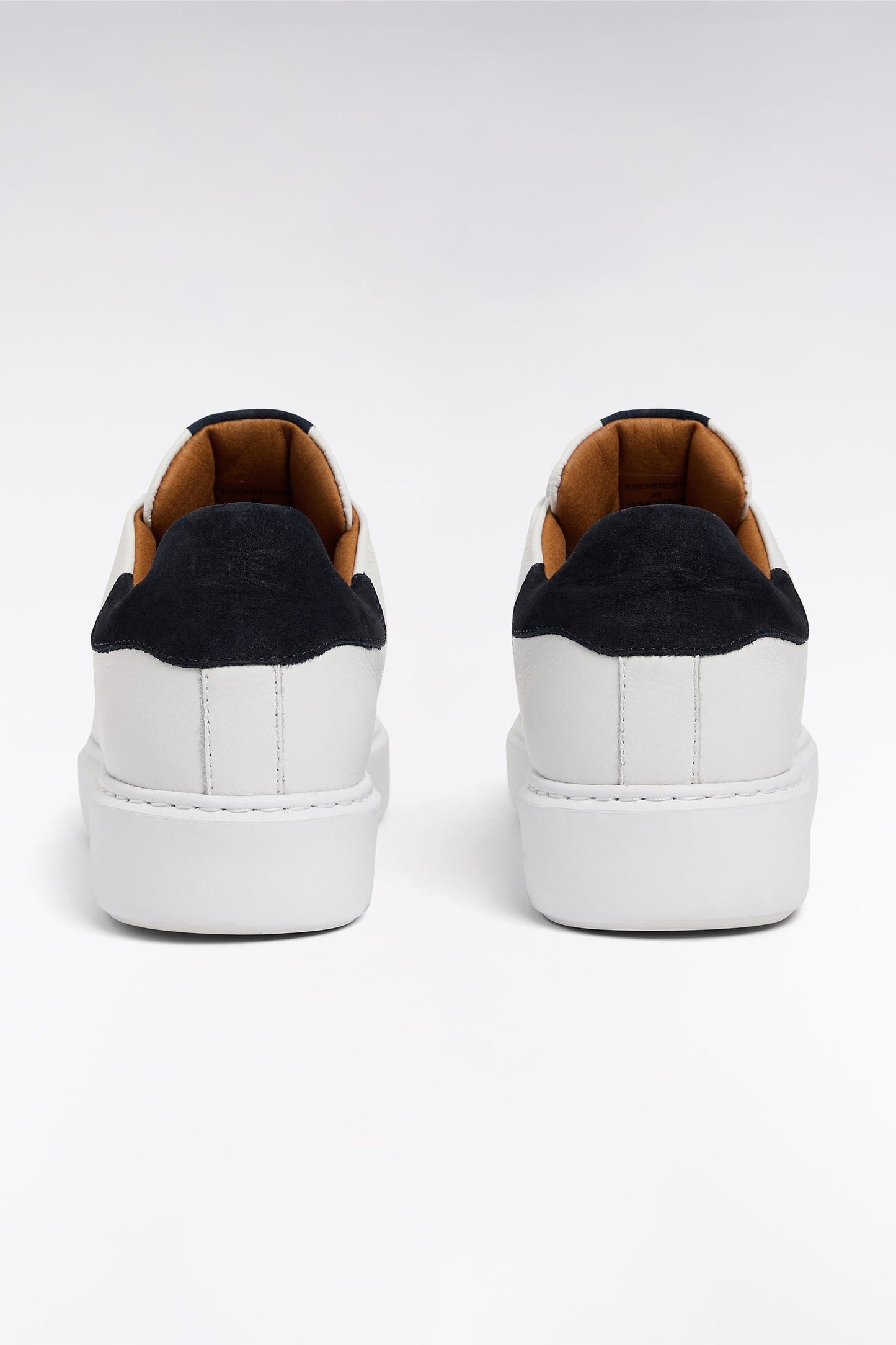 Baskets en cuir grainé blanc