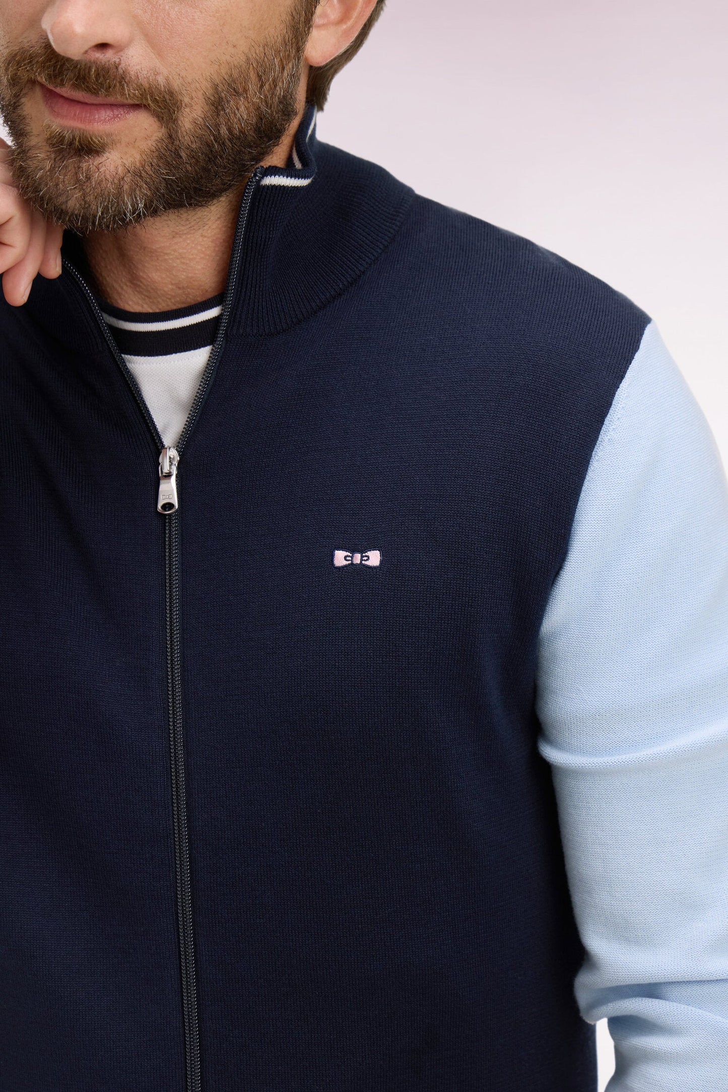 Cardigan col camionneur en coton marine à manches contrastées