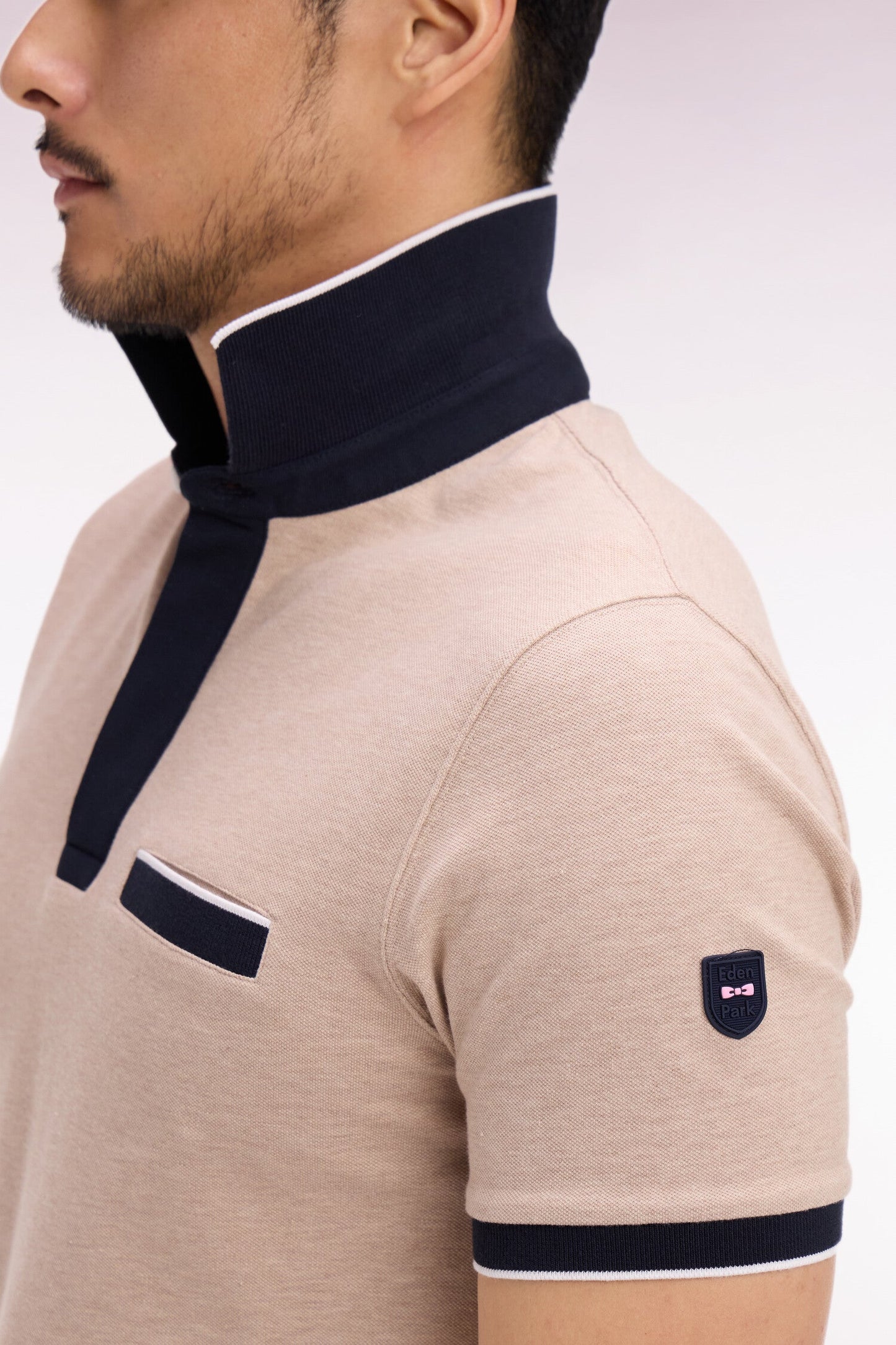 Polo manches courtes en piqué coton stretch beige coupe slim