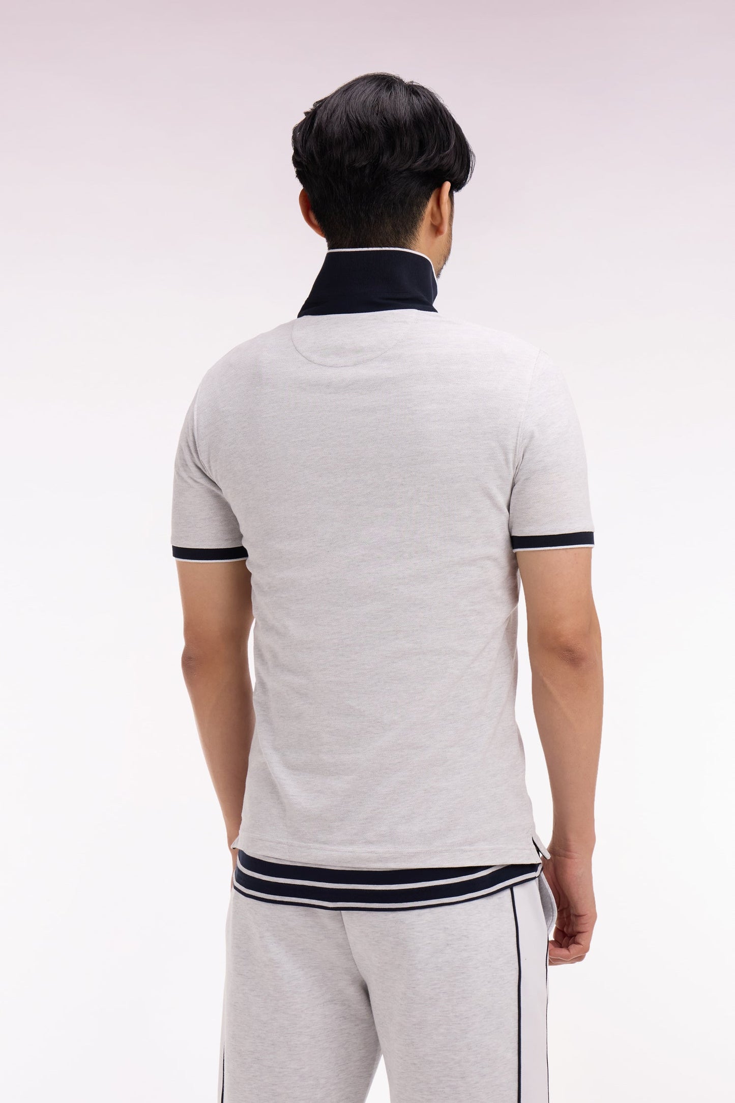 Polo manches courtes en piqué coton stretch gris clair coupe slim