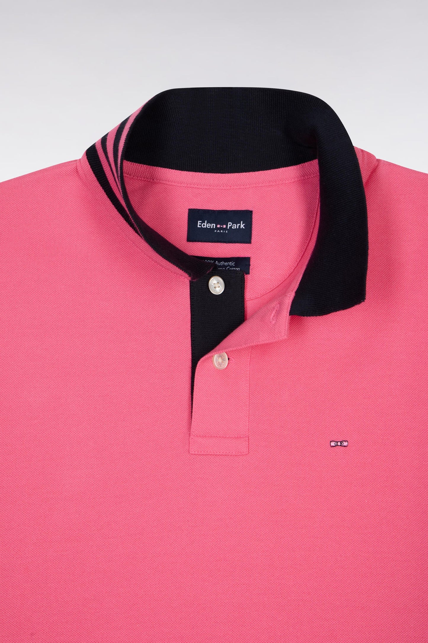 Polo manches courtes en piqué coton rose dessous de col rayé coupe slim