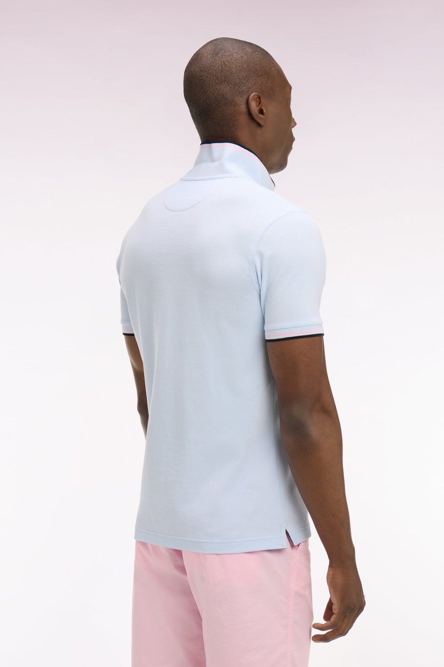 Polo manches courtes en coton ciel détails rayés coupe regular