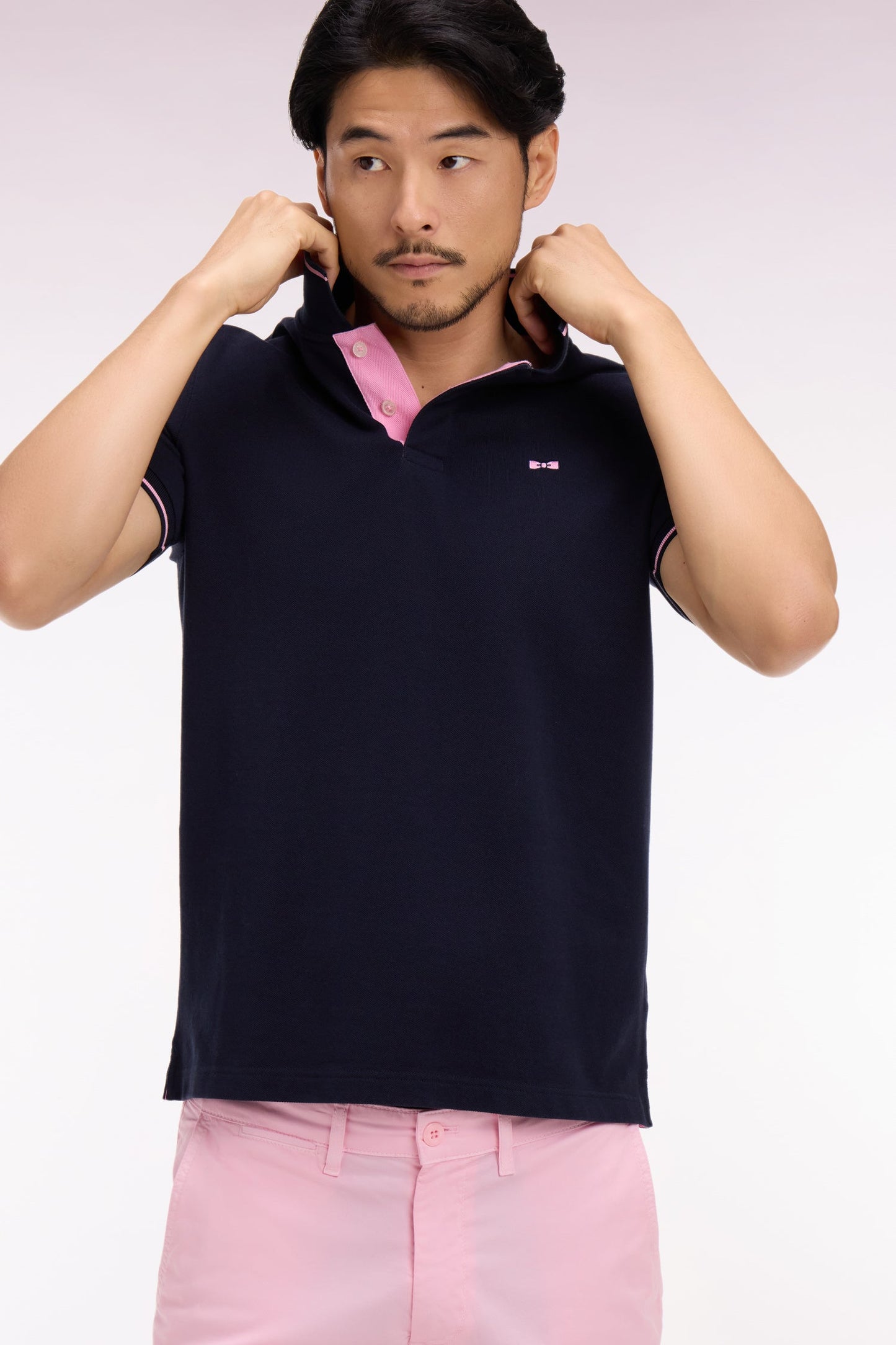 Polo à manches courtes en piqué coton marine broderie dos