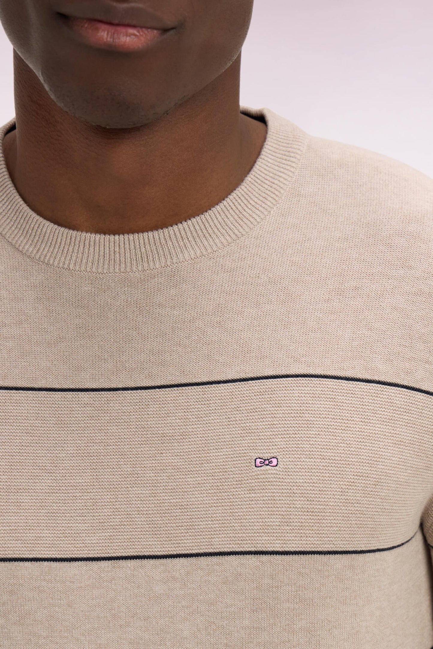 Pull col rond en coton beige rayé