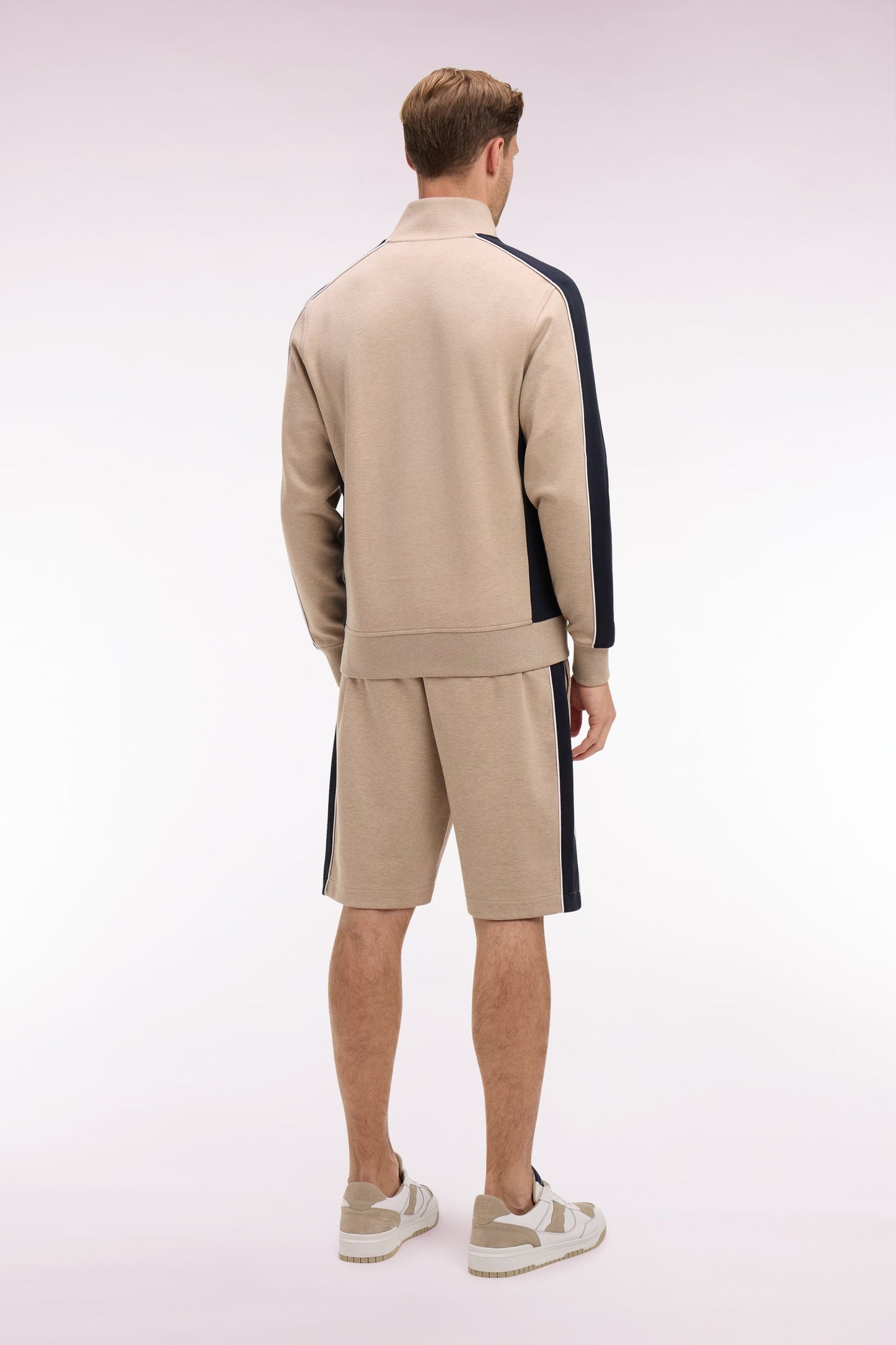 Short en interlock à découpes beige et marine