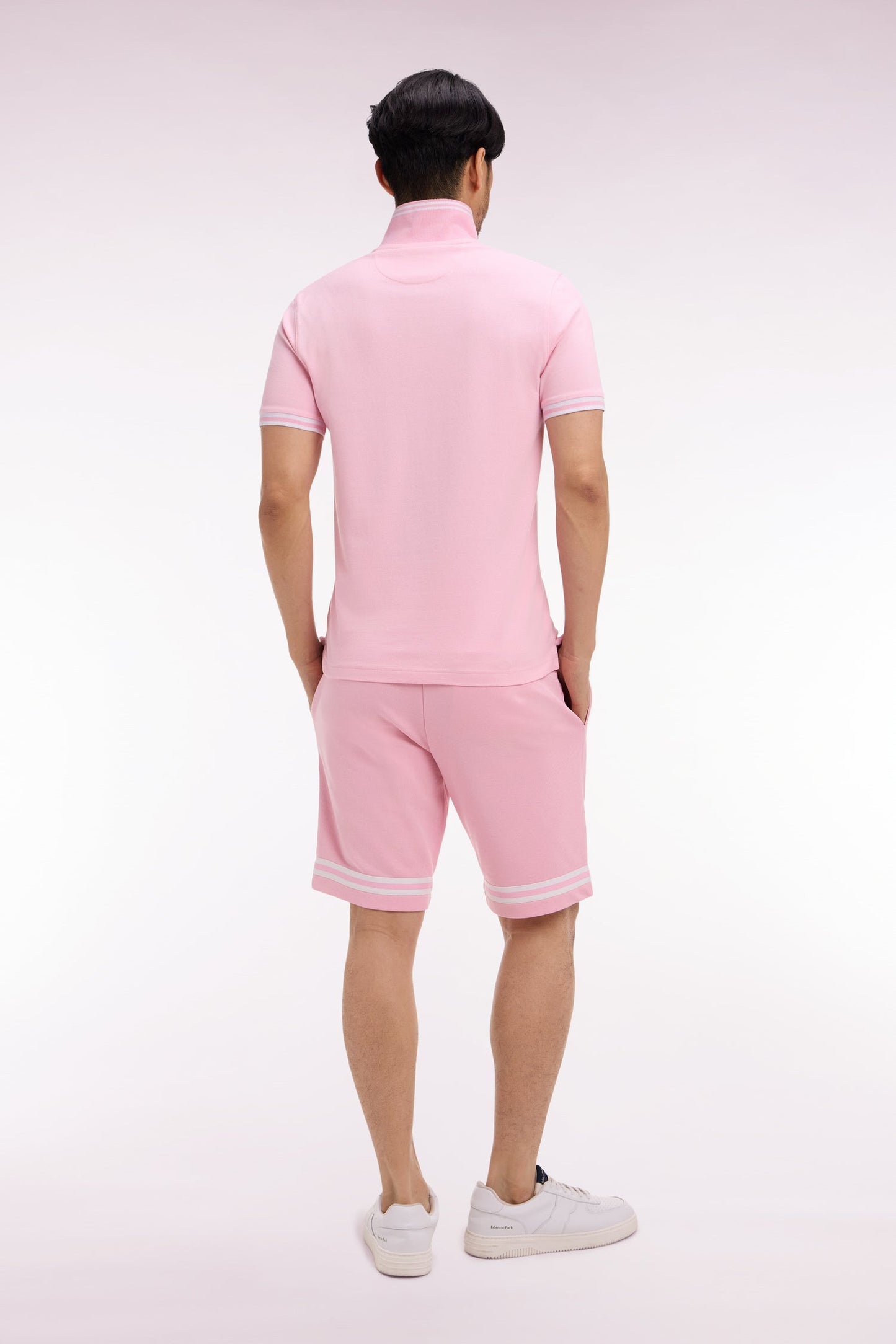 Short en molleton rose à bordures de jambe rayées