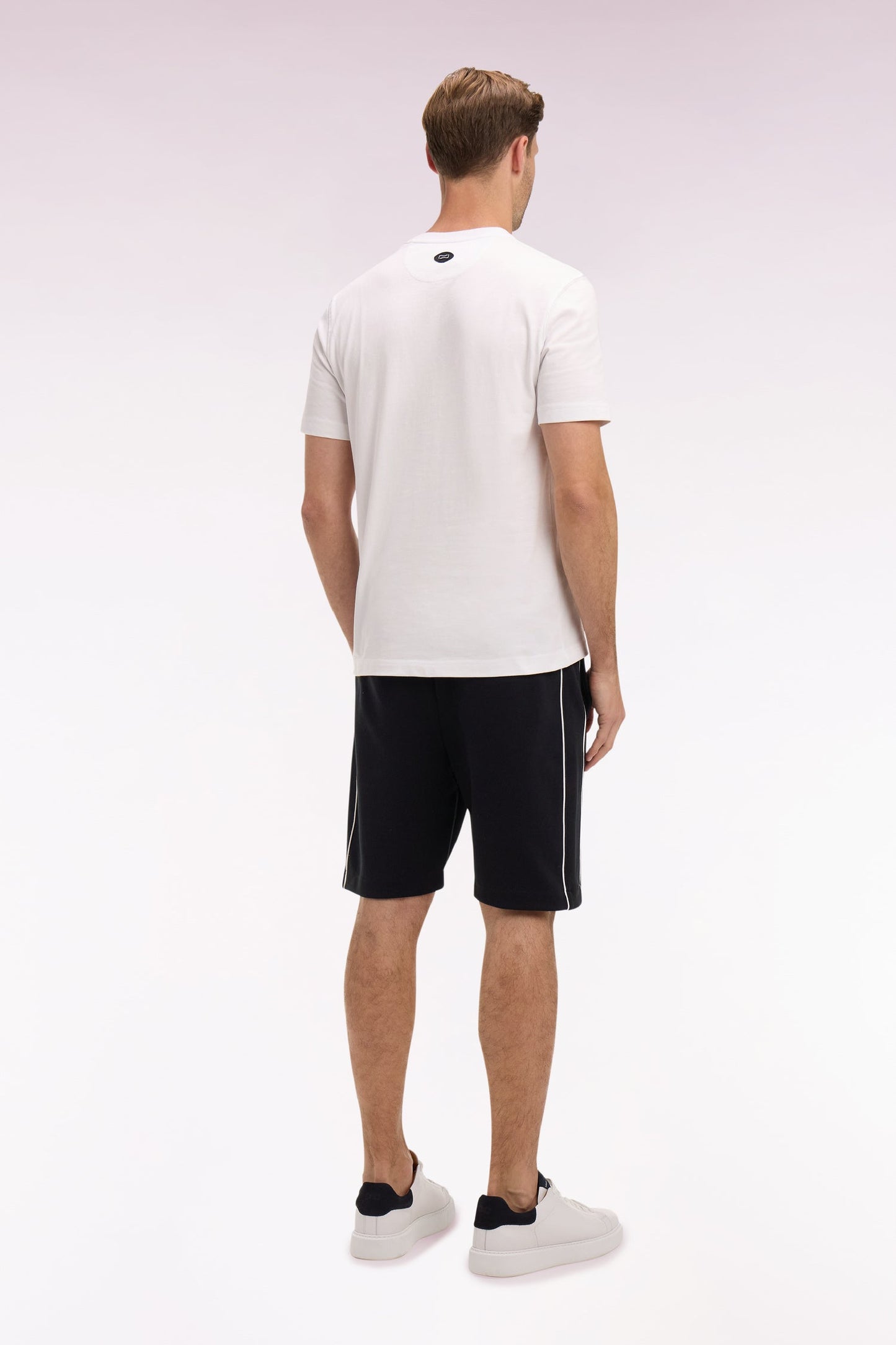 Short en molleton noir passepoils blancs