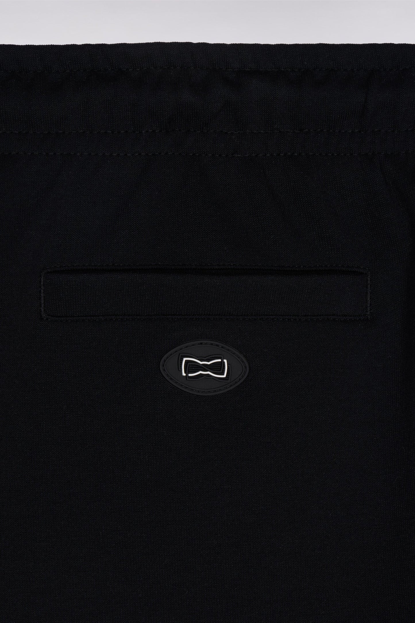 Short en molleton noir passepoils blancs